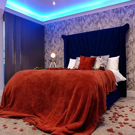 Emerald Apartment *